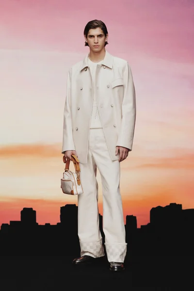 Look 16